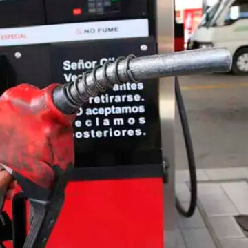 El precio de los combustibles se mantendrá congelado por un año; después dependerá del dólar y del mercado internacional