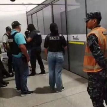 Incautan 6 armas de grueso calibre en Viru Viru, llegaron en un vuelo de Miami