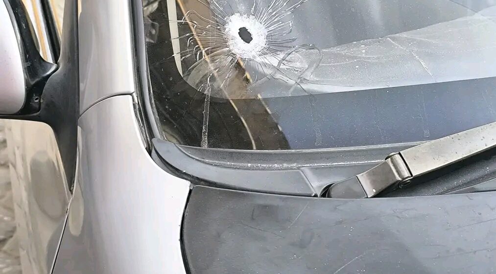 Reportan presunto intento de robo a mano armada a un librecambista