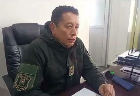 “No son mis padres, soy hijo de satanás”: Hombre de 40 años mato a sus padres y fue aprehendido tras enfrentarse a los efectivos con machete y pata de cabra.