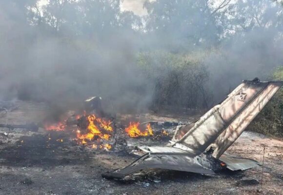 Avioneta aparece c4lcin4da tras un presunto aterrizaje en Villa Montes