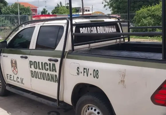 Sujeto enmanilló y prendió fuego a su esposa y luego se dio a la fuga, un niño también fue afectado